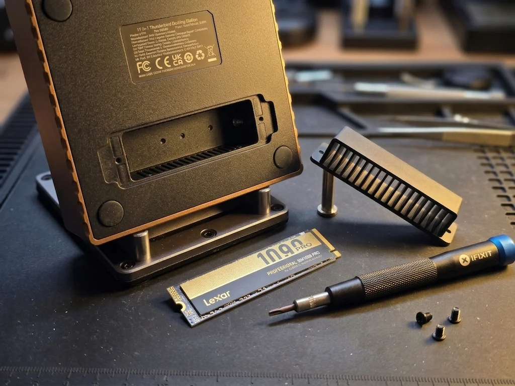 M.2 NVMe SSD slot inside the UGREEN Maxidok Thunderbolt 5 dock — PCIe 4.0 x4 interface